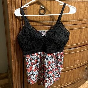 Nice summer top. Built in pads, optional to wear a bra. Size Large